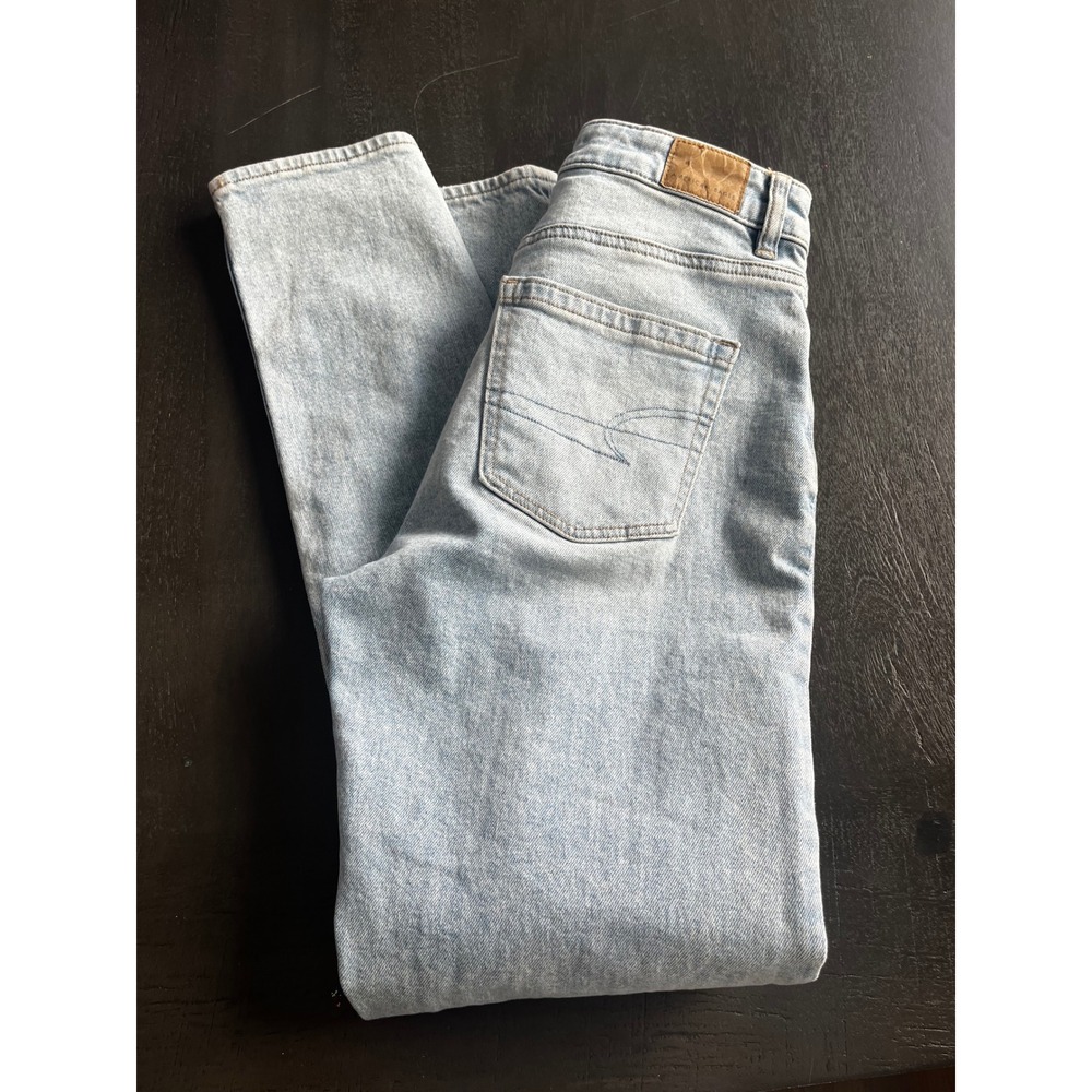 American Eagle Mom Jeans Light‎ Wash High Waisted Strigid Denim Womens Size 0